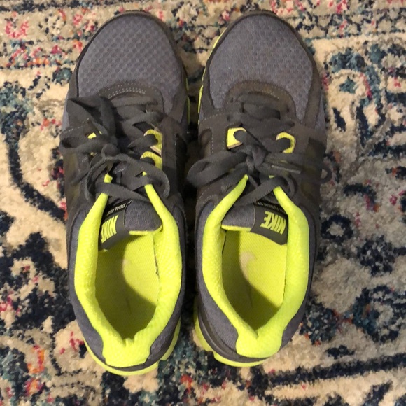 Nike shoes - Picture 3 of 3